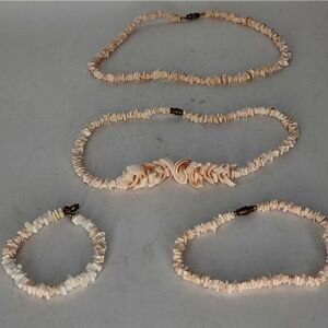 Lot of shell/coral jewelry‎